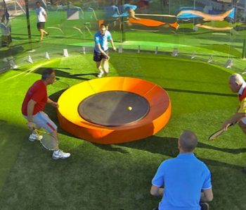 jugadores con raquetas y soporte para rebotar la bola