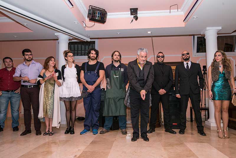 grupo en posicion para foto