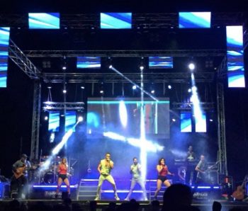 Orquesta al completo sobre el escenario