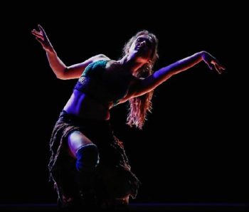 Resilencia. show de danza, luces y video mapping