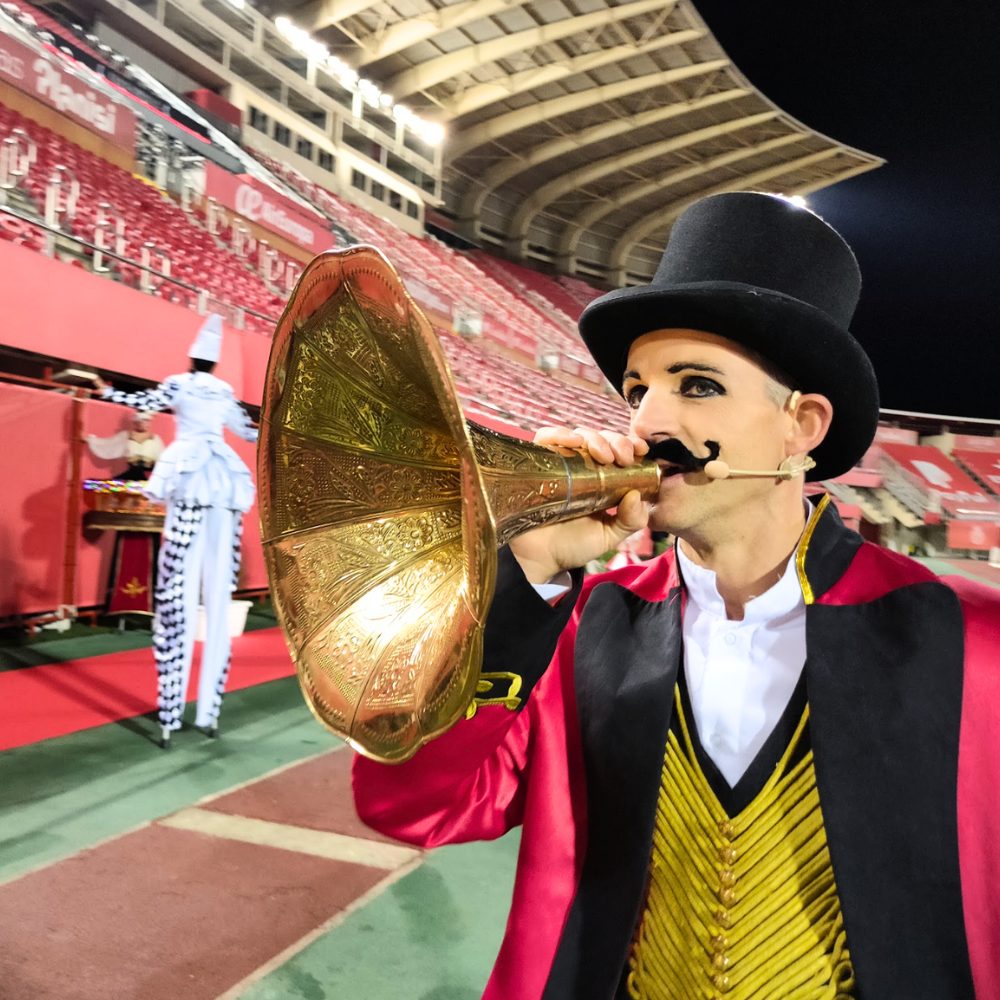 La magia del CIRCUS VINTAGE en el Estadio de Mallorca